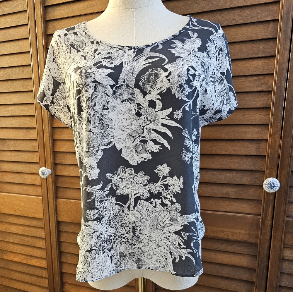 LOFT Short Sleeved Floral Blouse (XSP)